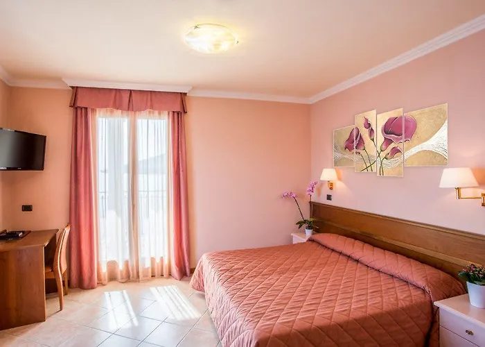 罗马格纳酒店 3*